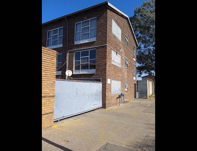3 BEDROOM APARTMENT FOR SALE IN KEMPTON PARK CENTRAL